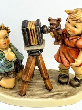 Hummel schnappschüsse camera ready figurine #2132  TMK-8 A920